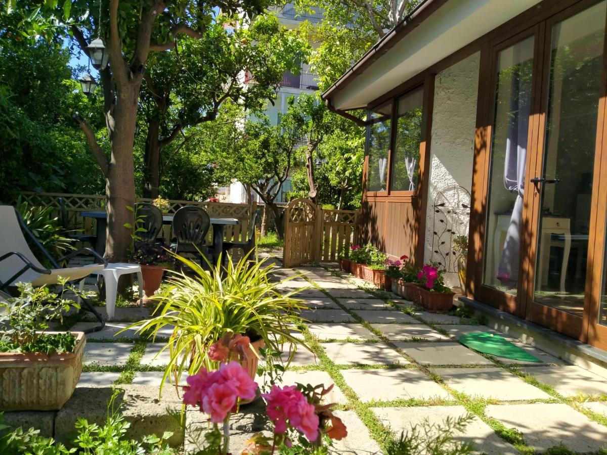 Bed and Breakfast Villino L'Aranceto Sorrentino Мета Екстер'єр фото